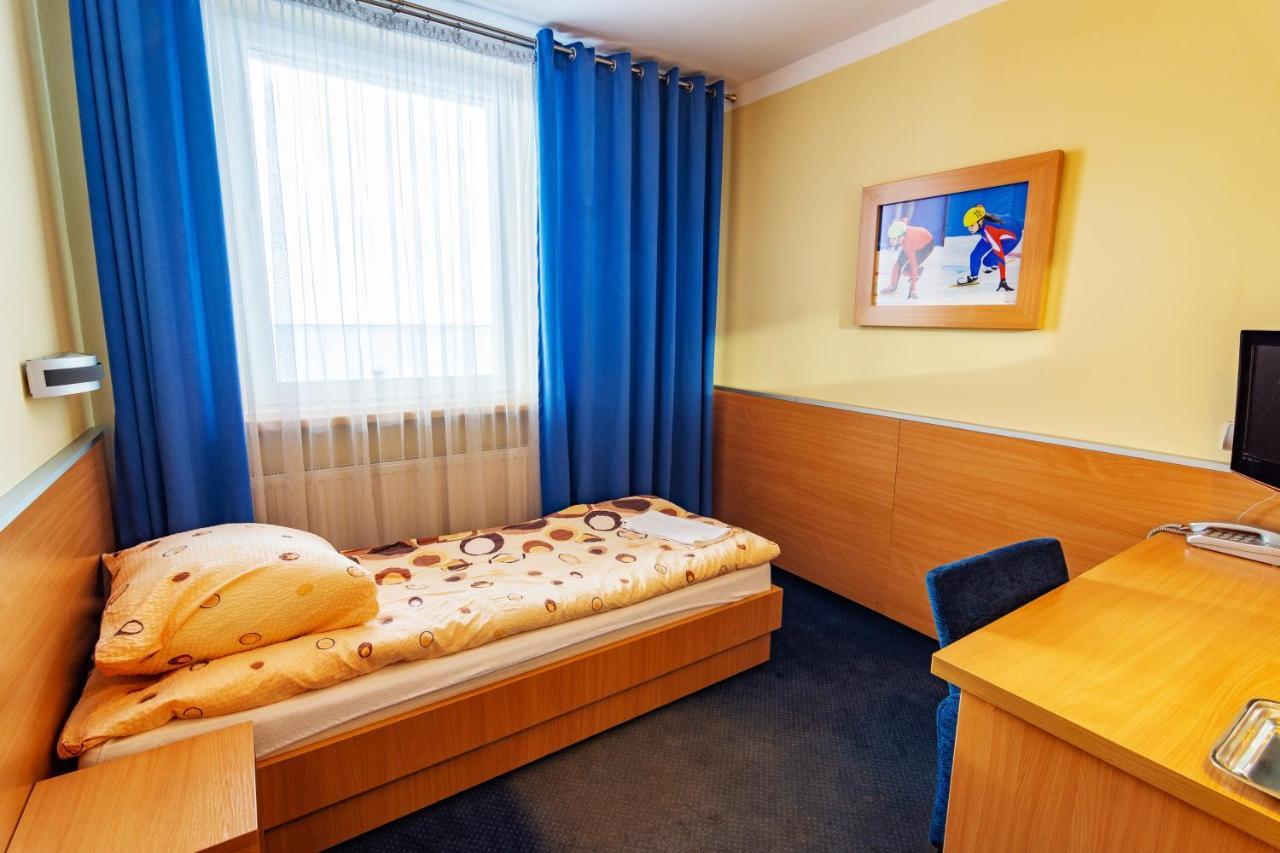 Dom Sportowca Blonie - Mosir Hotel Sanok Exterior foto