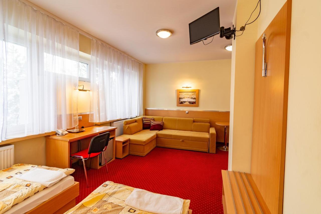 Dom Sportowca Blonie - Mosir Hotel Sanok Exterior foto
